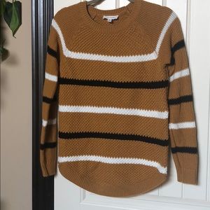 🎄⛄️Mustard colored striped sweater